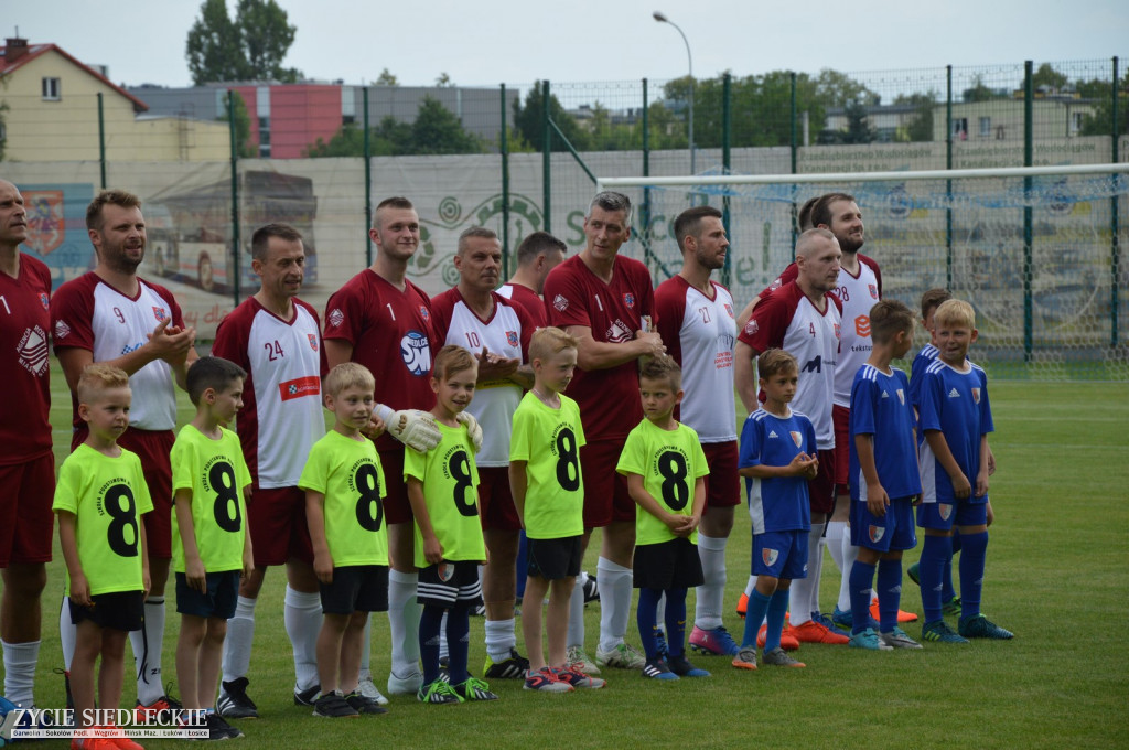 Wielki mecz zawodowców z artystami