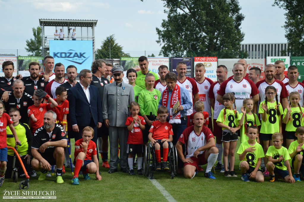 Wielki mecz zawodowców z artystami