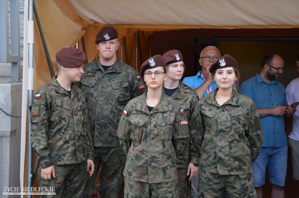 Wielki mecz zawodowców z artystami
