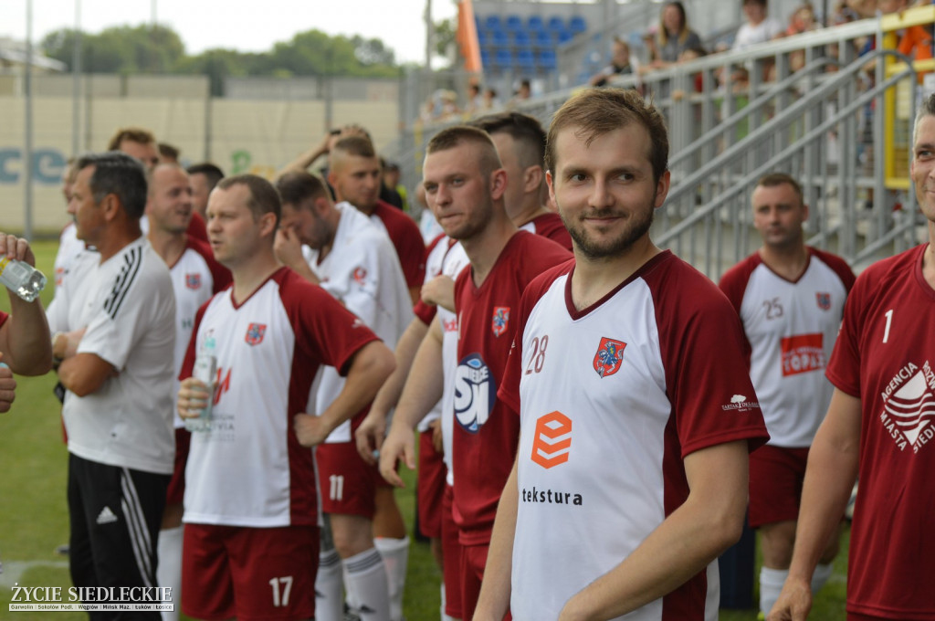 Wielki mecz zawodowców z artystami