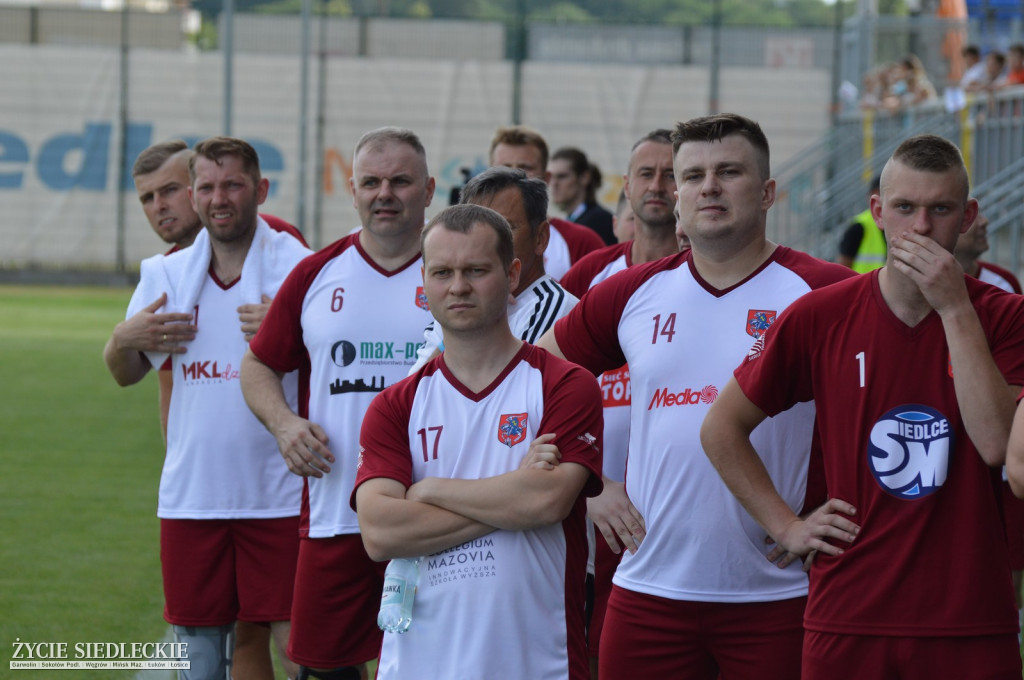 Wielki mecz zawodowców z artystami