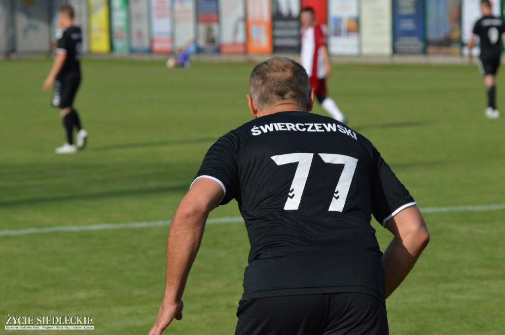 Wielki mecz zawodowców z artystami