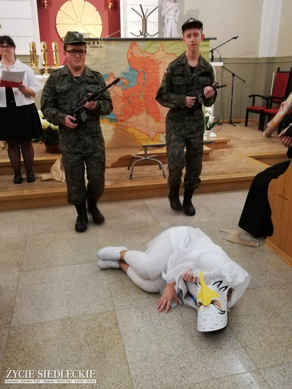 Patriotyczne obchody w parafii św. Ojca Pio w Węgrowie