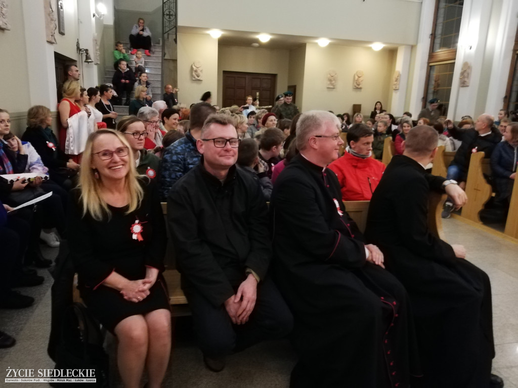 Patriotyczne obchody w parafii św. Ojca Pio w Węgrowie