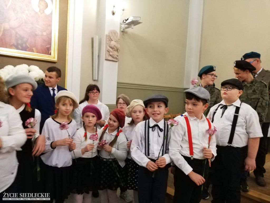 Patriotyczne obchody w parafii św. Ojca Pio w Węgrowie
