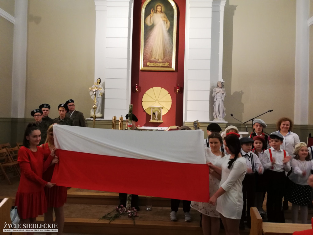 Patriotyczne obchody w parafii św. Ojca Pio w Węgrowie