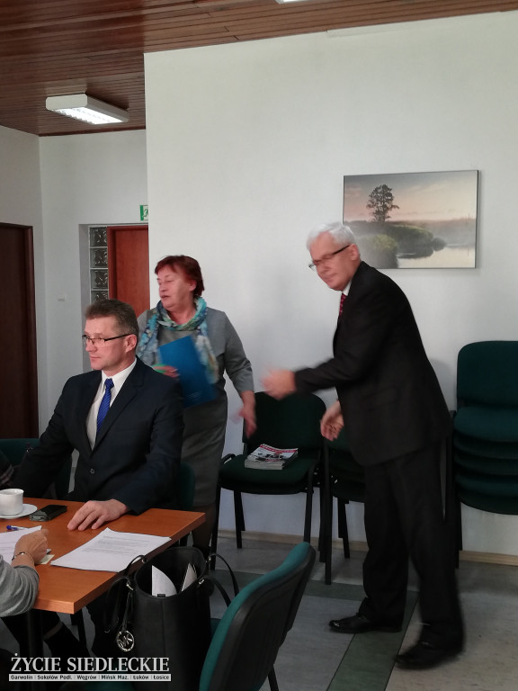 Pierwsza sesja Rady Gminy Liw. Ślubowanie i pożegnanie