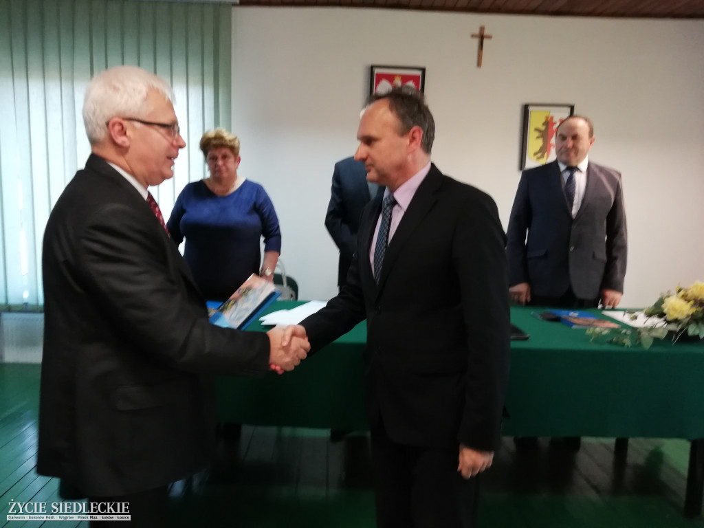 Pierwsza sesja Rady Gminy Liw. Ślubowanie i pożegnanie