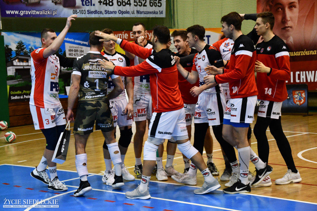 KPS rozbił akademików