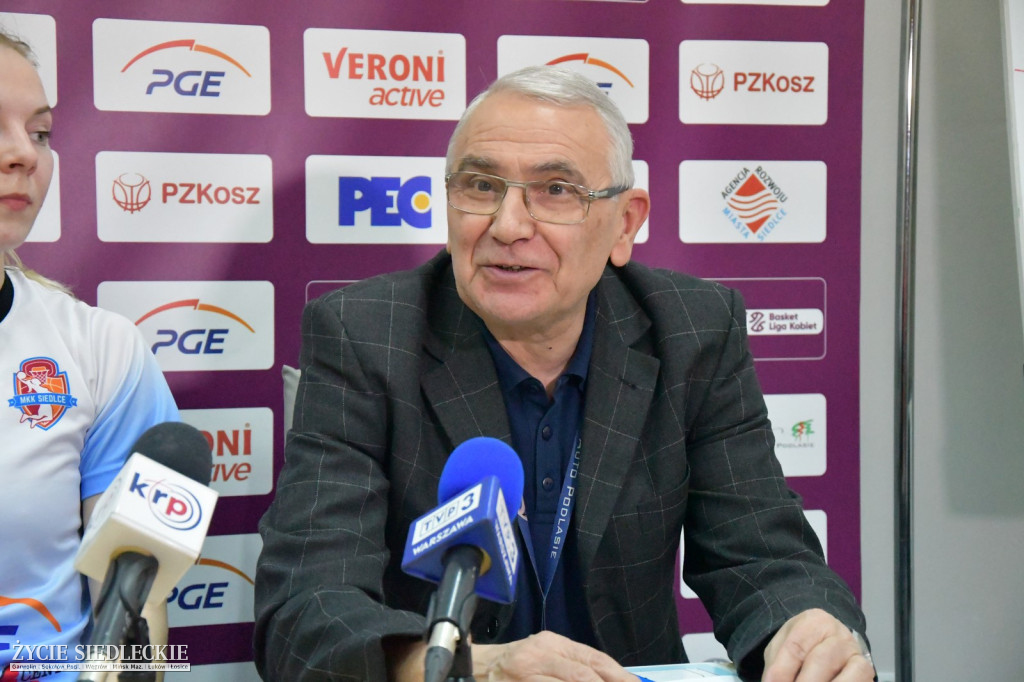 Seria przerwana przez Arkę