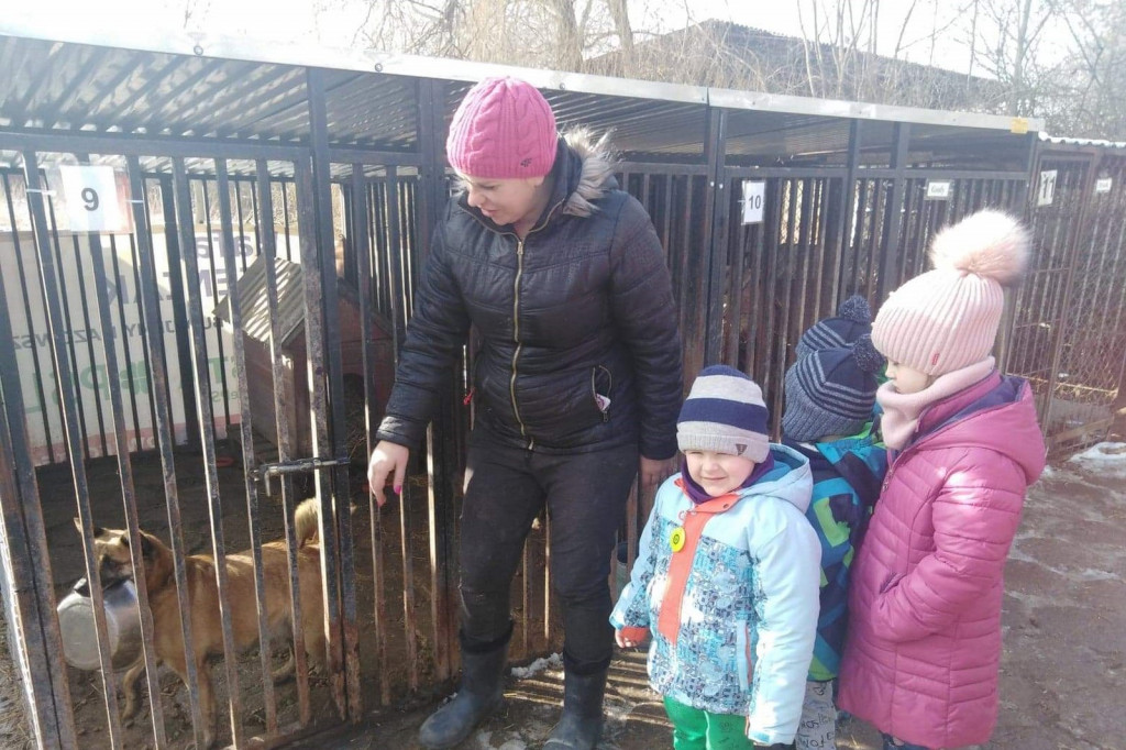 Przedszkolaki w Grochowa w schronisku