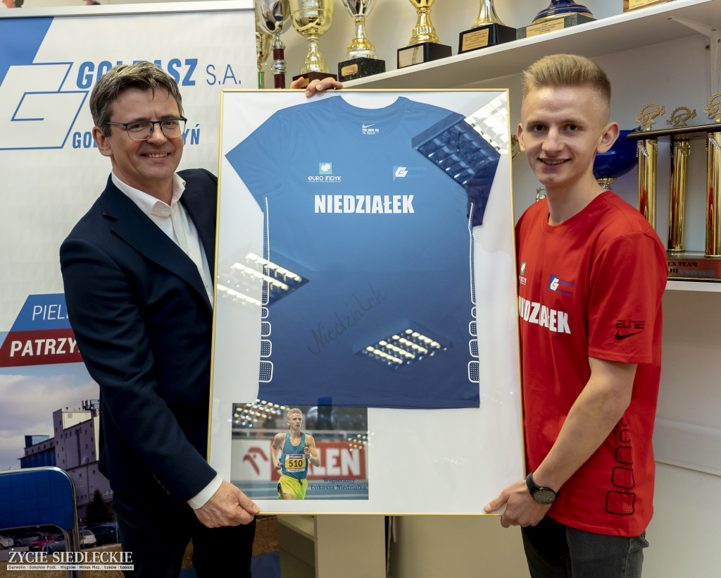Niedziałek z solidnym wsparciem