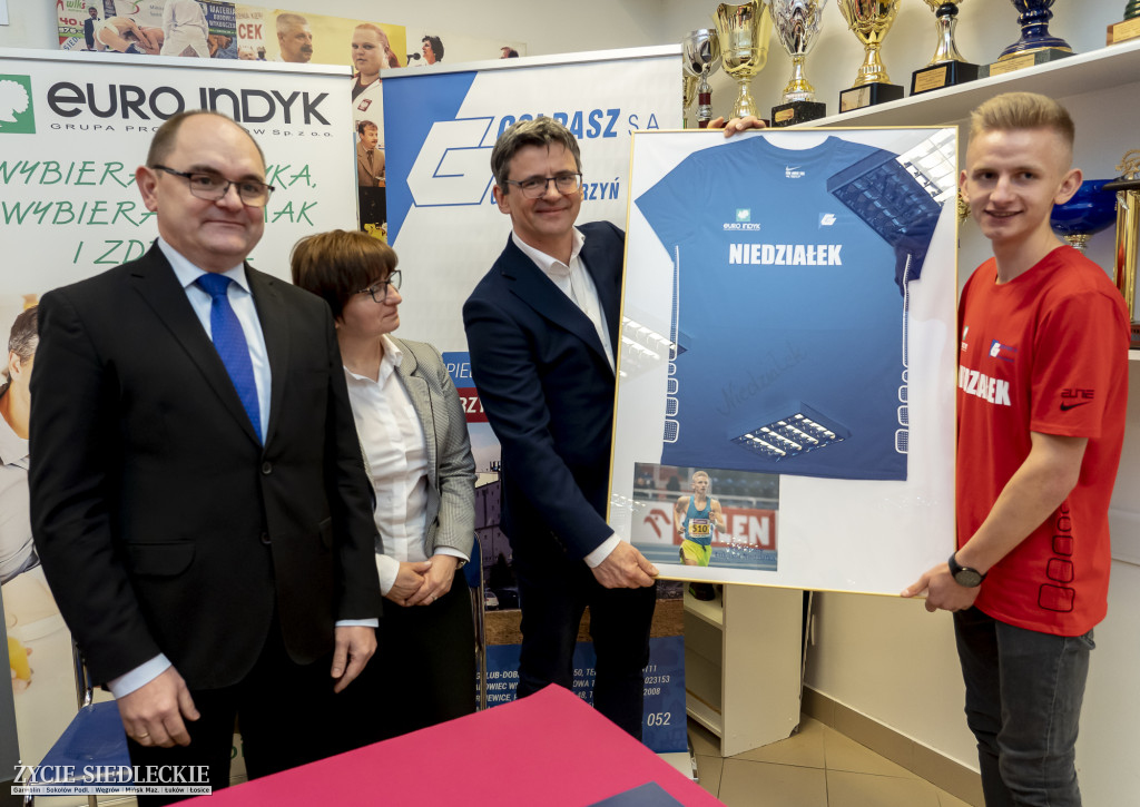 Niedziałek z solidnym wsparciem