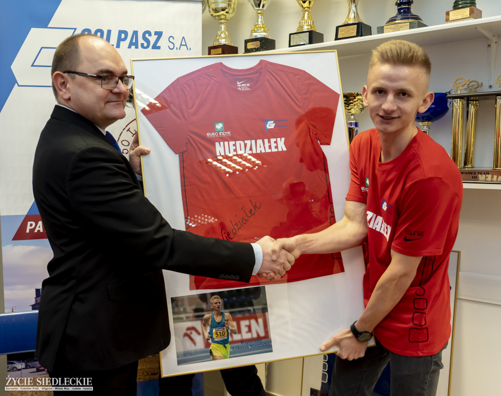 Niedziałek z solidnym wsparciem