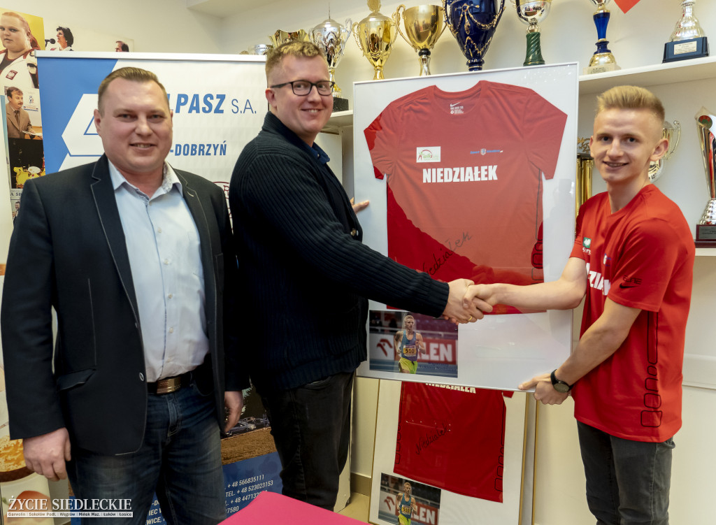 Niedziałek z solidnym wsparciem