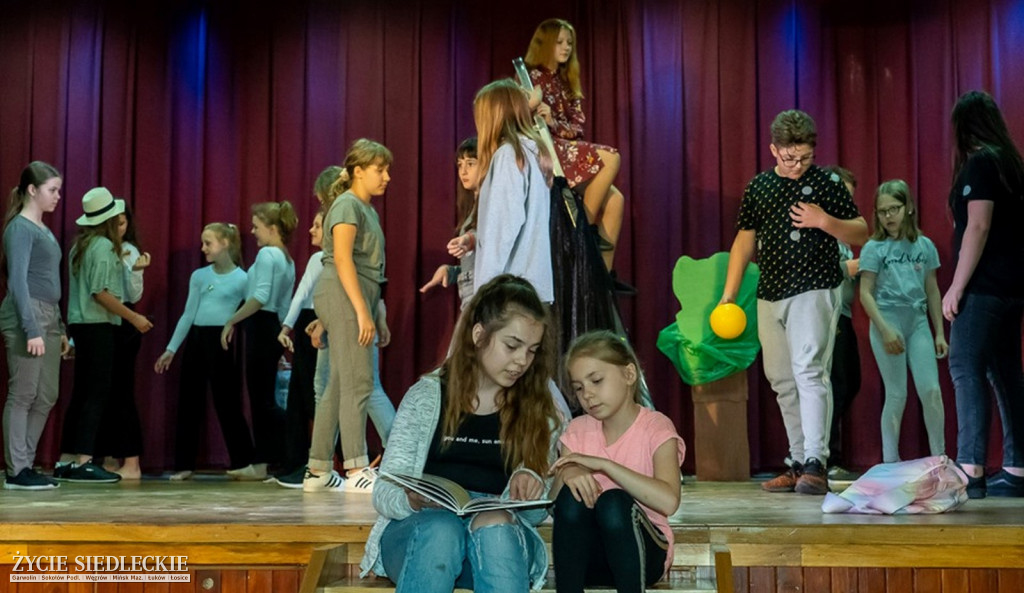 Szkolne teatrzyki w GOK