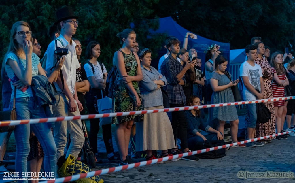 Ogień i woda na Placu Sikorskiego