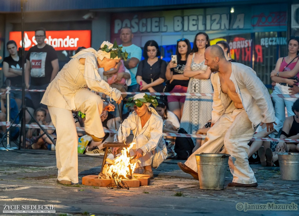 Ogień i woda na Placu Sikorskiego