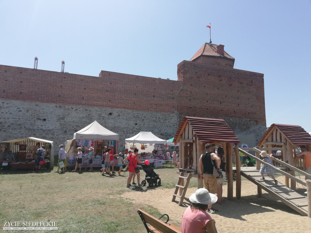 Kulinarny turniej na podzamczu w Liwie