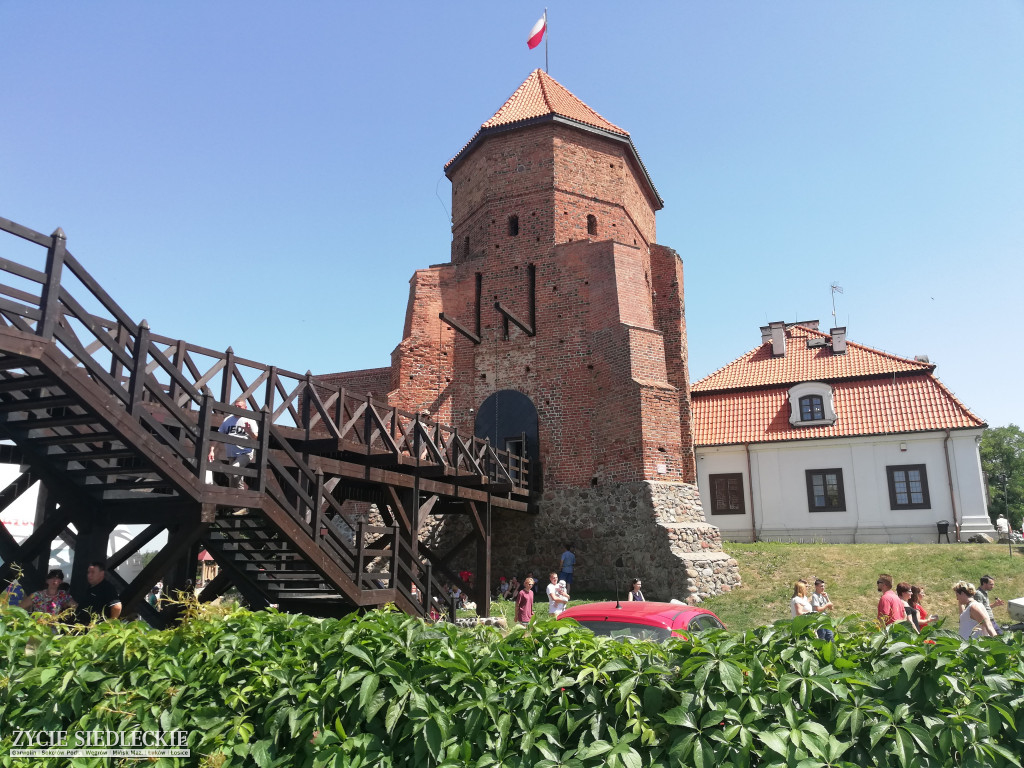 Kulinarny turniej na podzamczu w Liwie