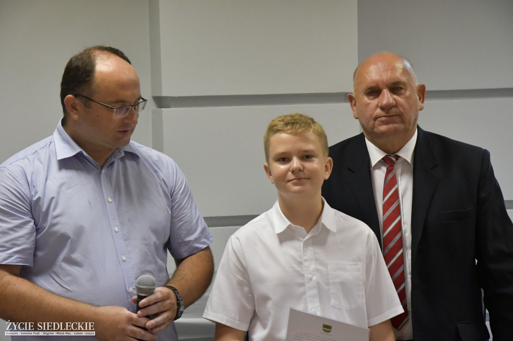 Uczniowie wyróżnieni przez wójta