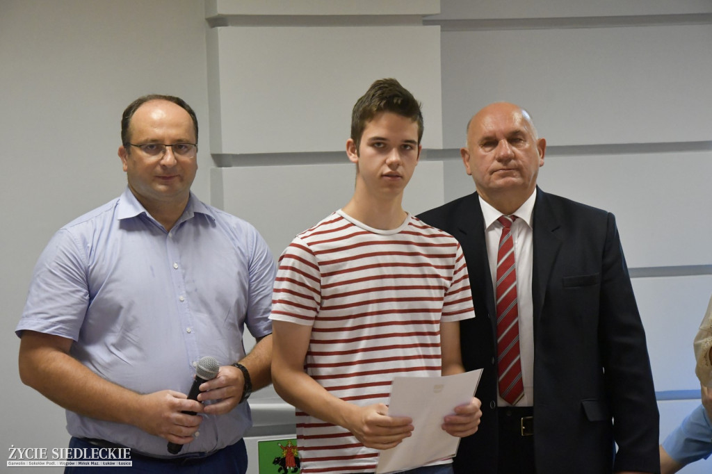 Uczniowie wyróżnieni przez wójta