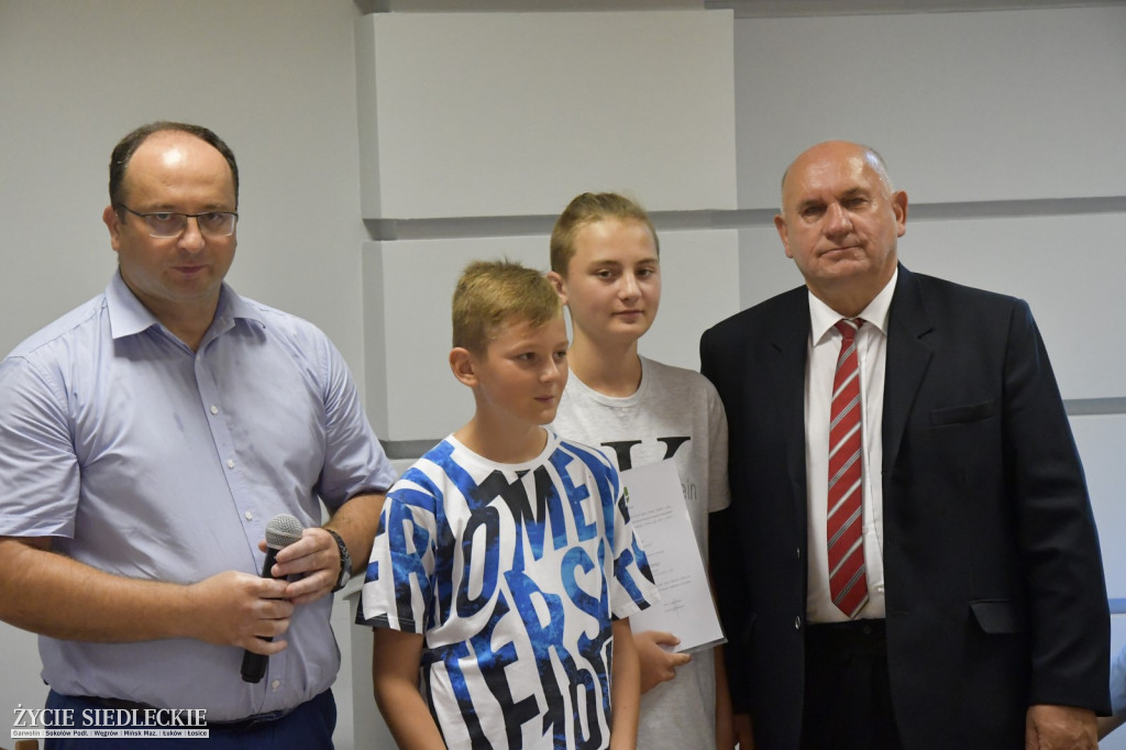 Uczniowie wyróżnieni przez wójta