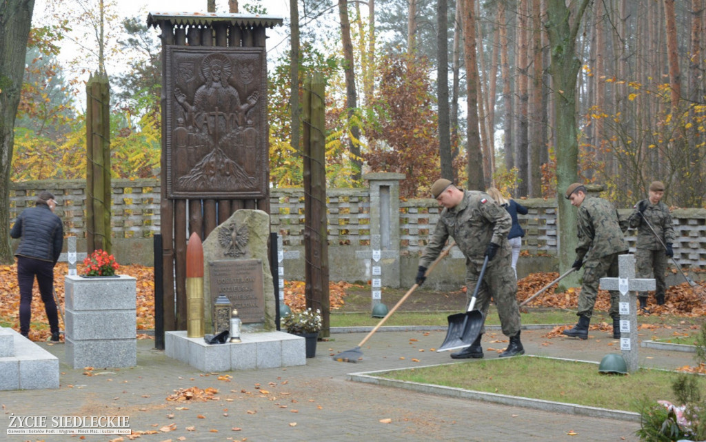 Wspólne sprzątanie grobów