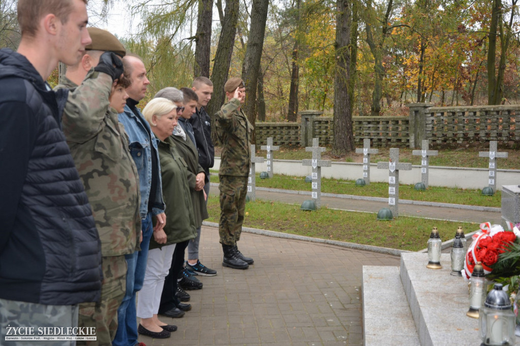 Wspólne sprzątanie grobów