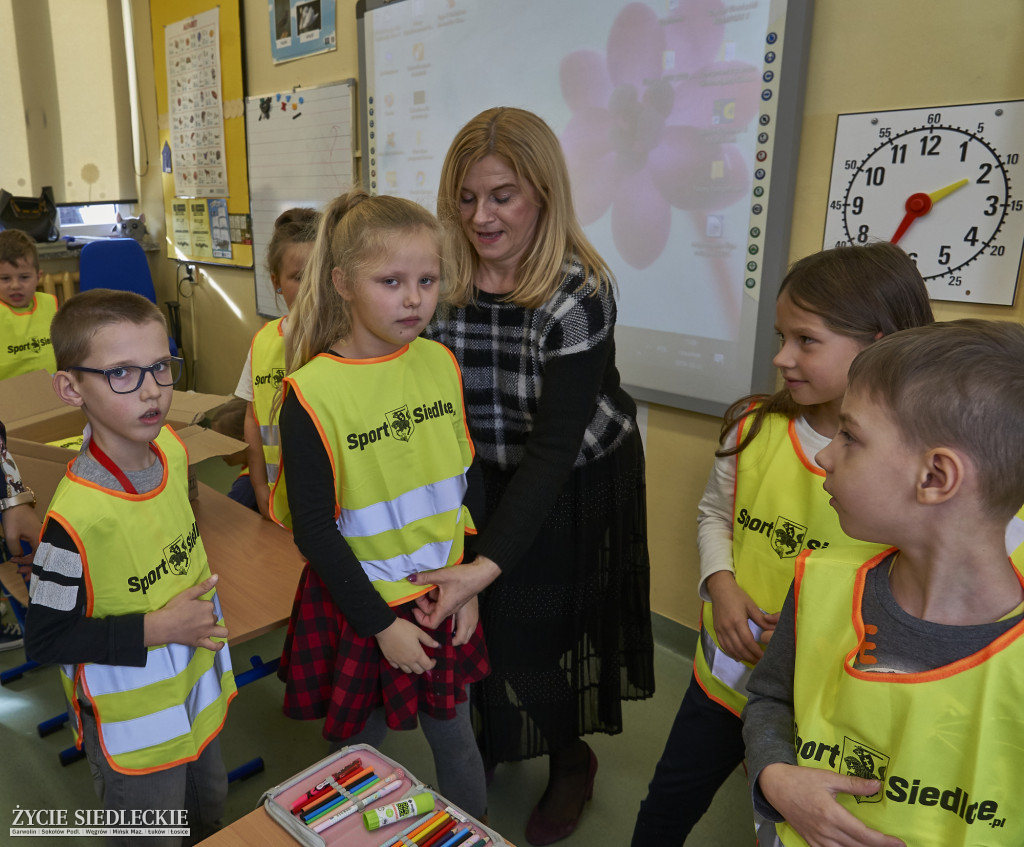 Uczniowie SP nr 1 otrzymali kamizelki