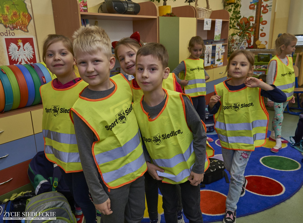 Uczniowie SP nr 1 otrzymali kamizelki