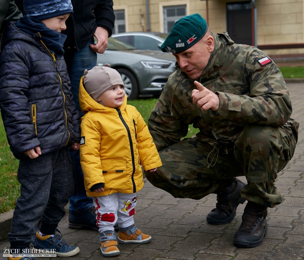 Wojsko otworzyło bramy