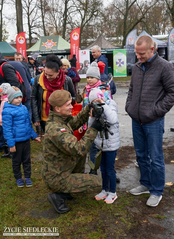 Wojsko otworzyło bramy