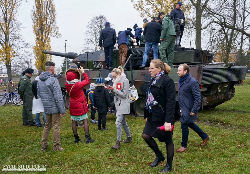 Wojsko otworzyło bramy