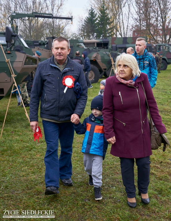 Wojsko otworzyło bramy