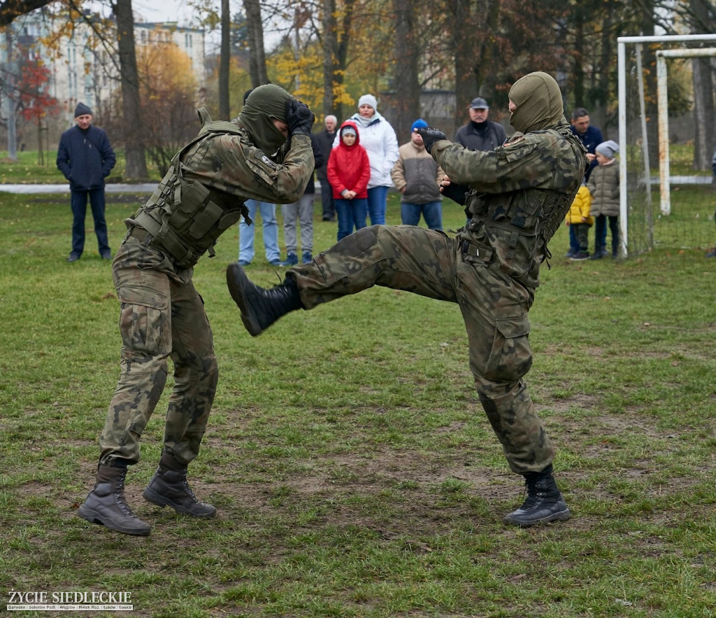 Wojsko otworzyło bramy