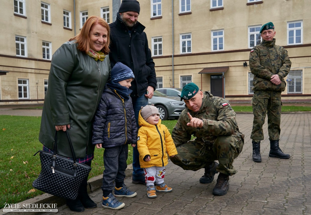 Wojsko otworzyło bramy