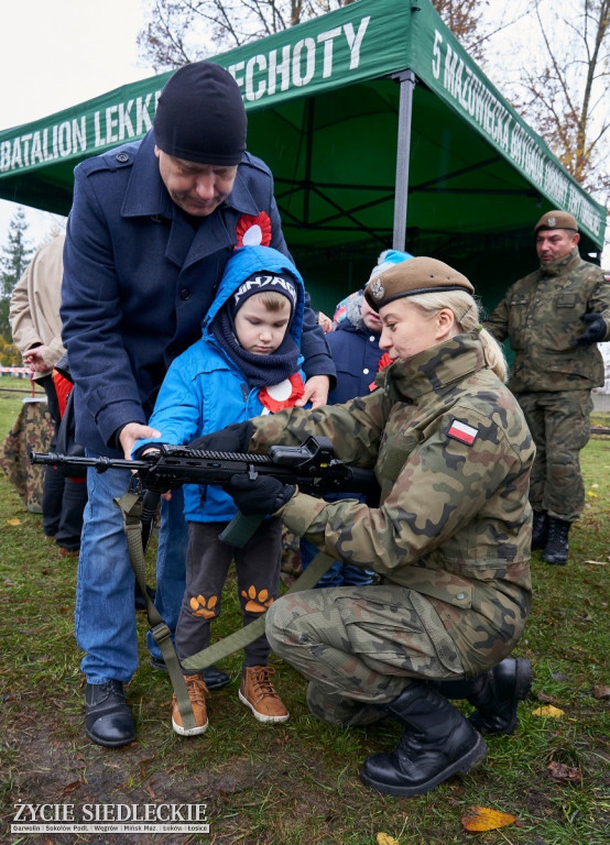 Wojsko otworzyło bramy