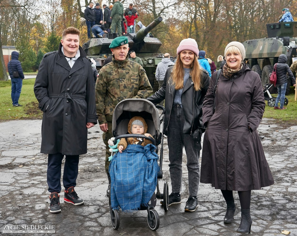 Wojsko otworzyło bramy