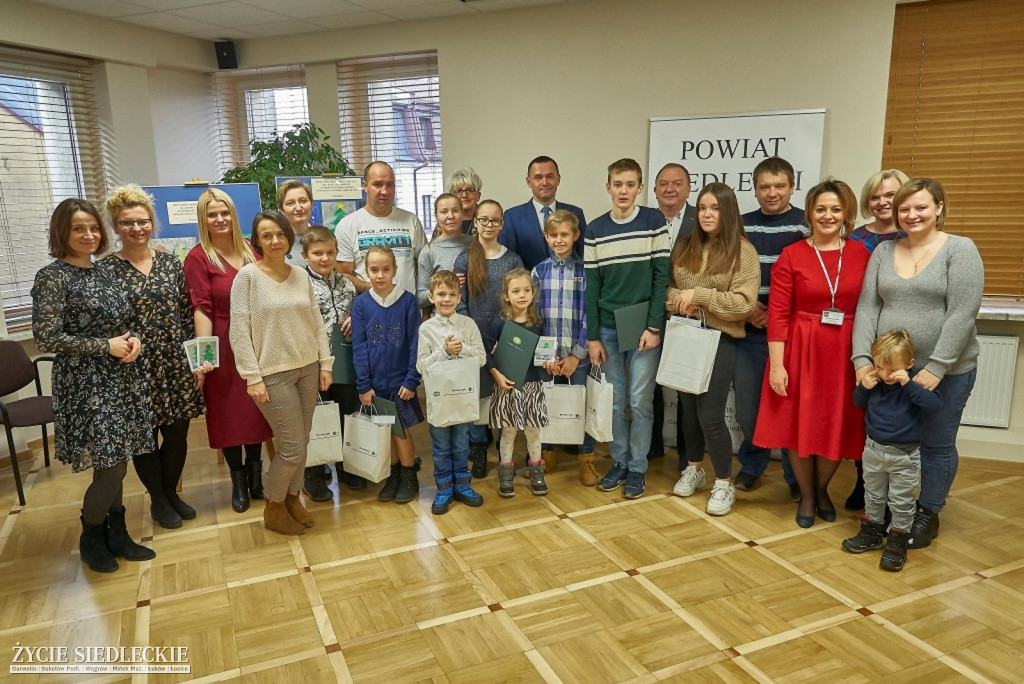 Zaprojektowali świąteczne kartki