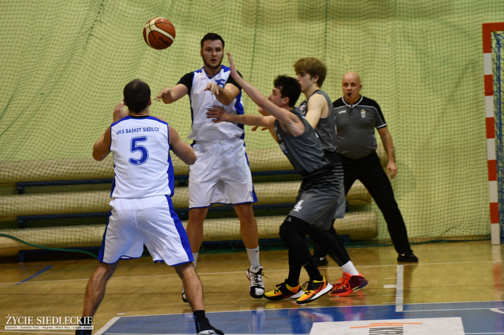 Basket ograł Hutnika