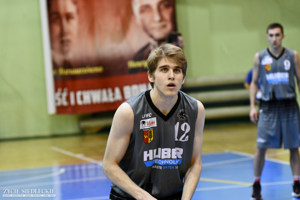 Basket ograł Hutnika
