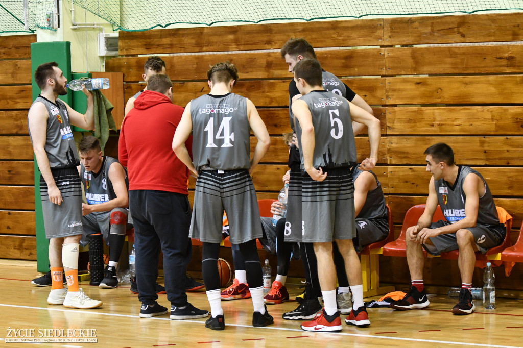 Basket ograł Hutnika