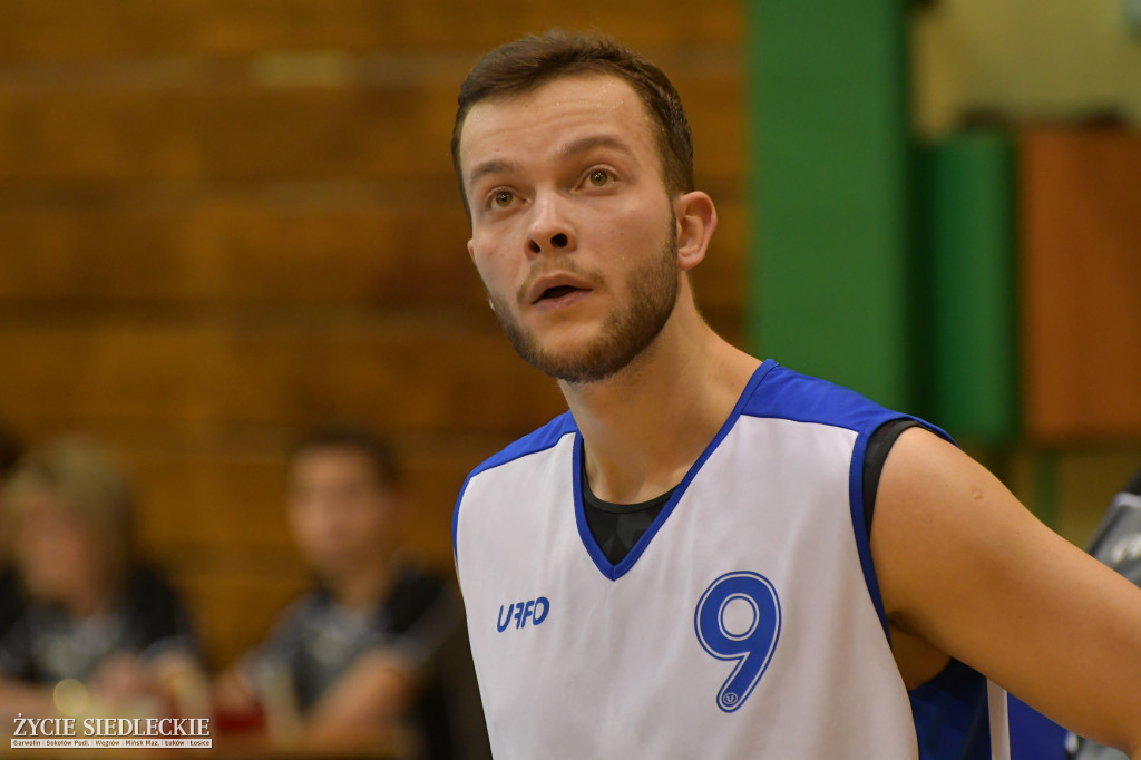Basket ograł Hutnika