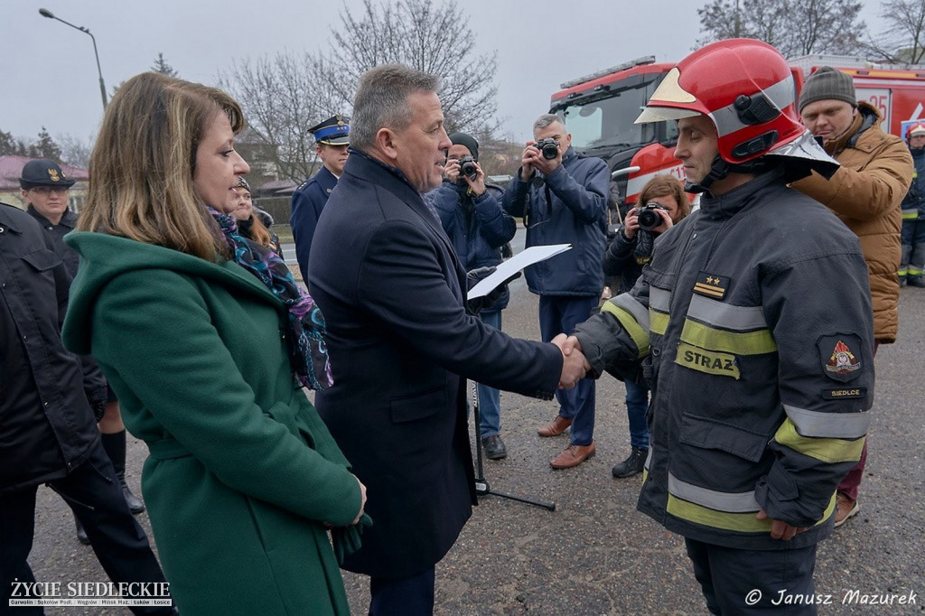 Nowe samochody dla siedleckiej straży