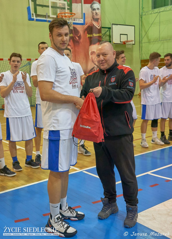 Wygrali i pomogli