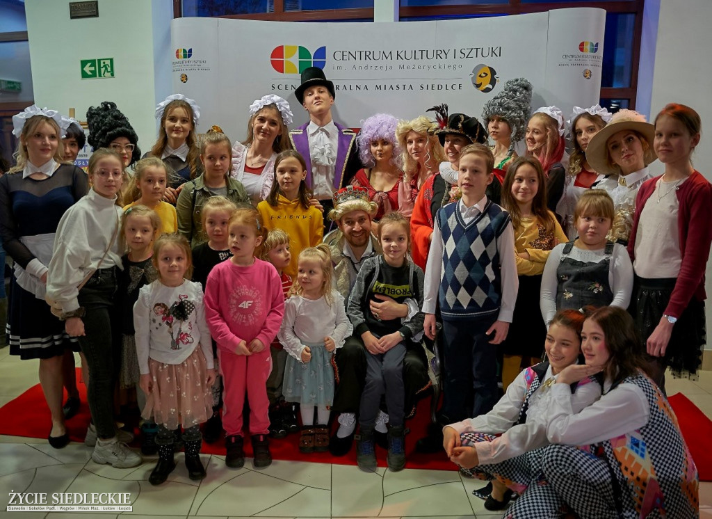 „Nowe szaty króla” Teatru ES