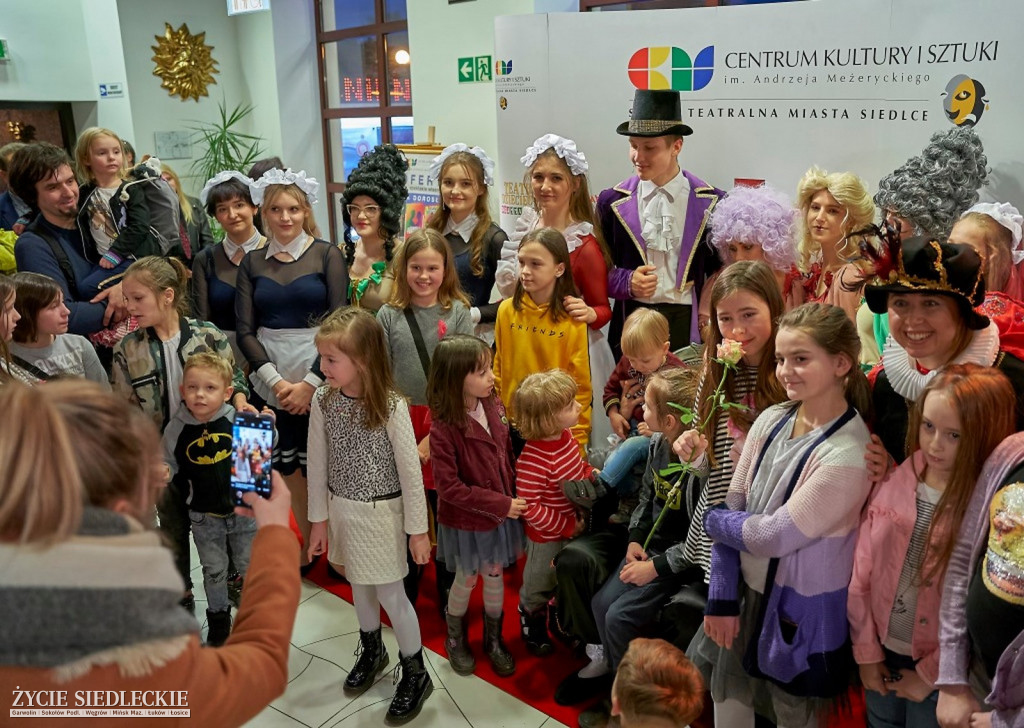 „Nowe szaty króla” Teatru ES