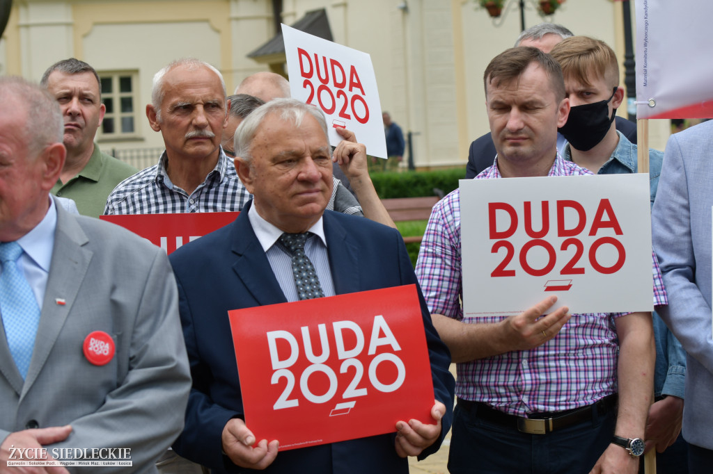 PiS zwiera szyki