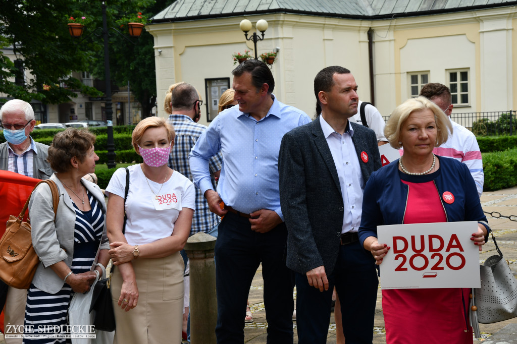 PiS zwiera szyki